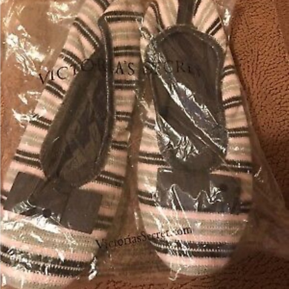 NEW - Victorias Secret SLIPPERS-Size Small - Picture 3 of 3